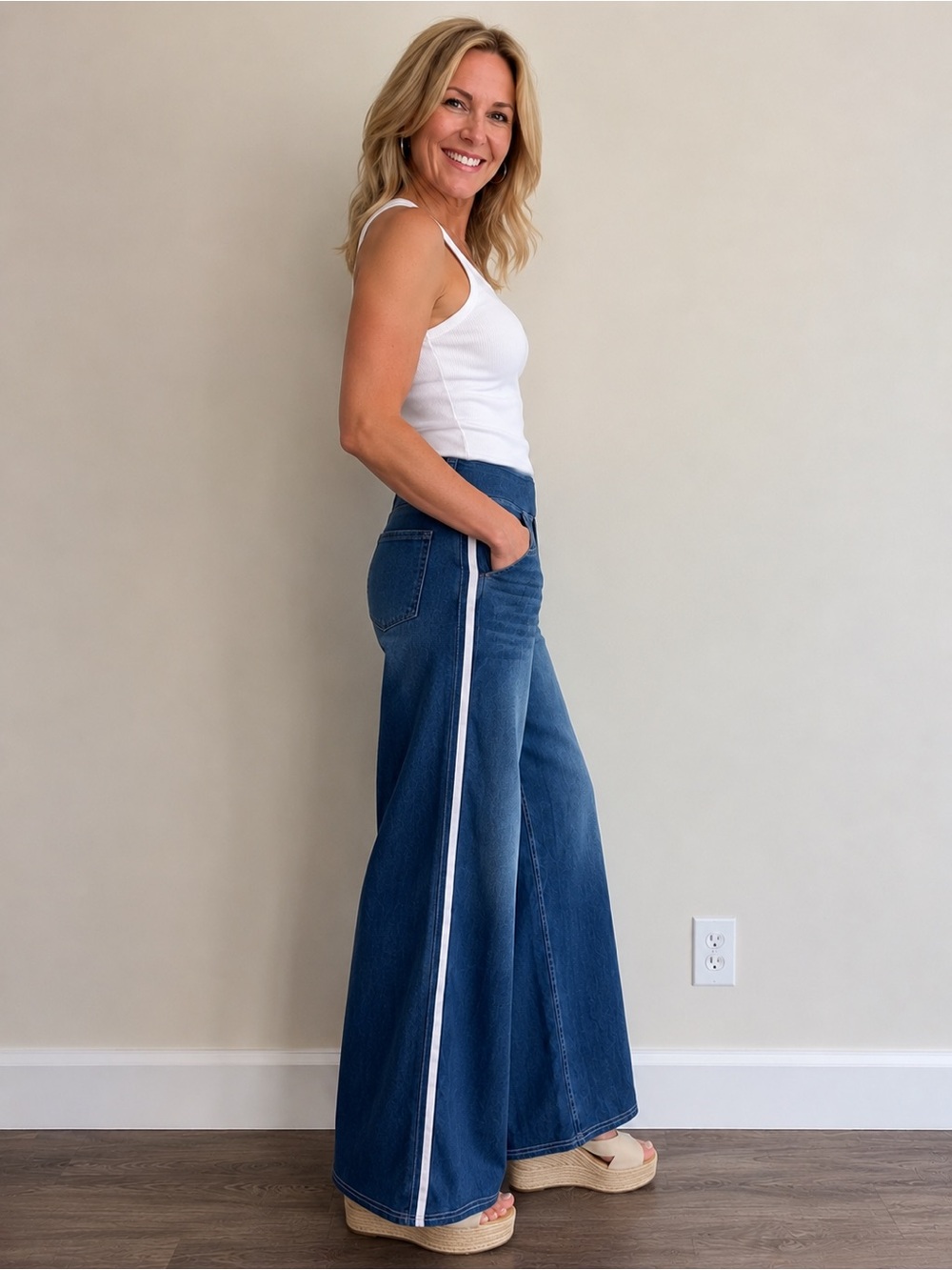 HALARA Blue Wide-Leg Jeans with White Side Stripe